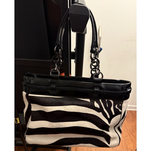 Chic Zebra Print Shoulder Bag – Statement Style - Picture 4 of 7